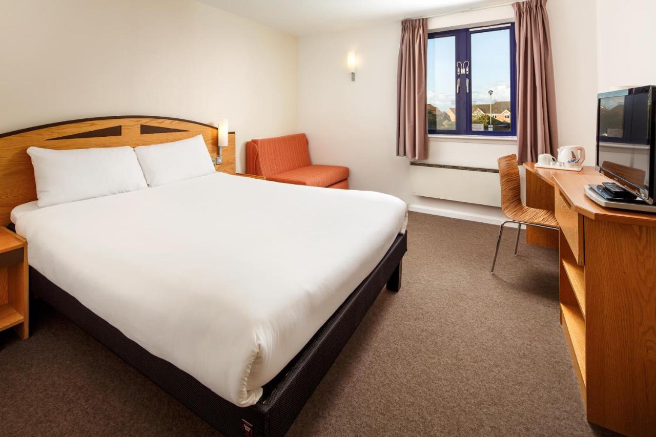 Ibis Wellingborough Hotel Exterior foto
