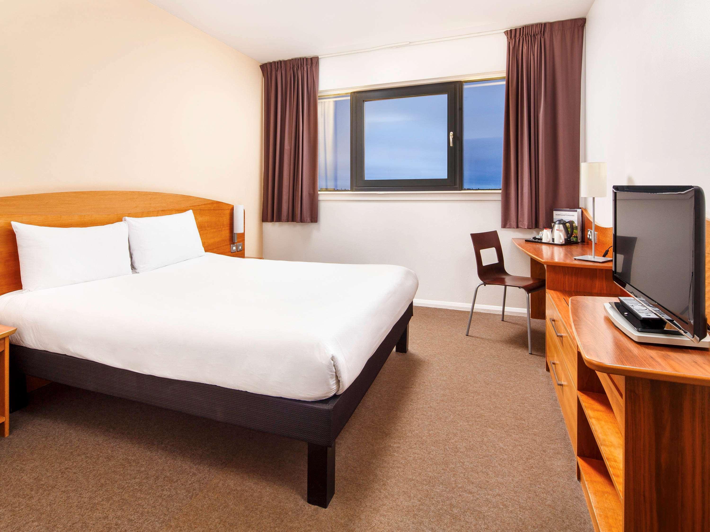 Ibis Wellingborough Hotel Exterior foto