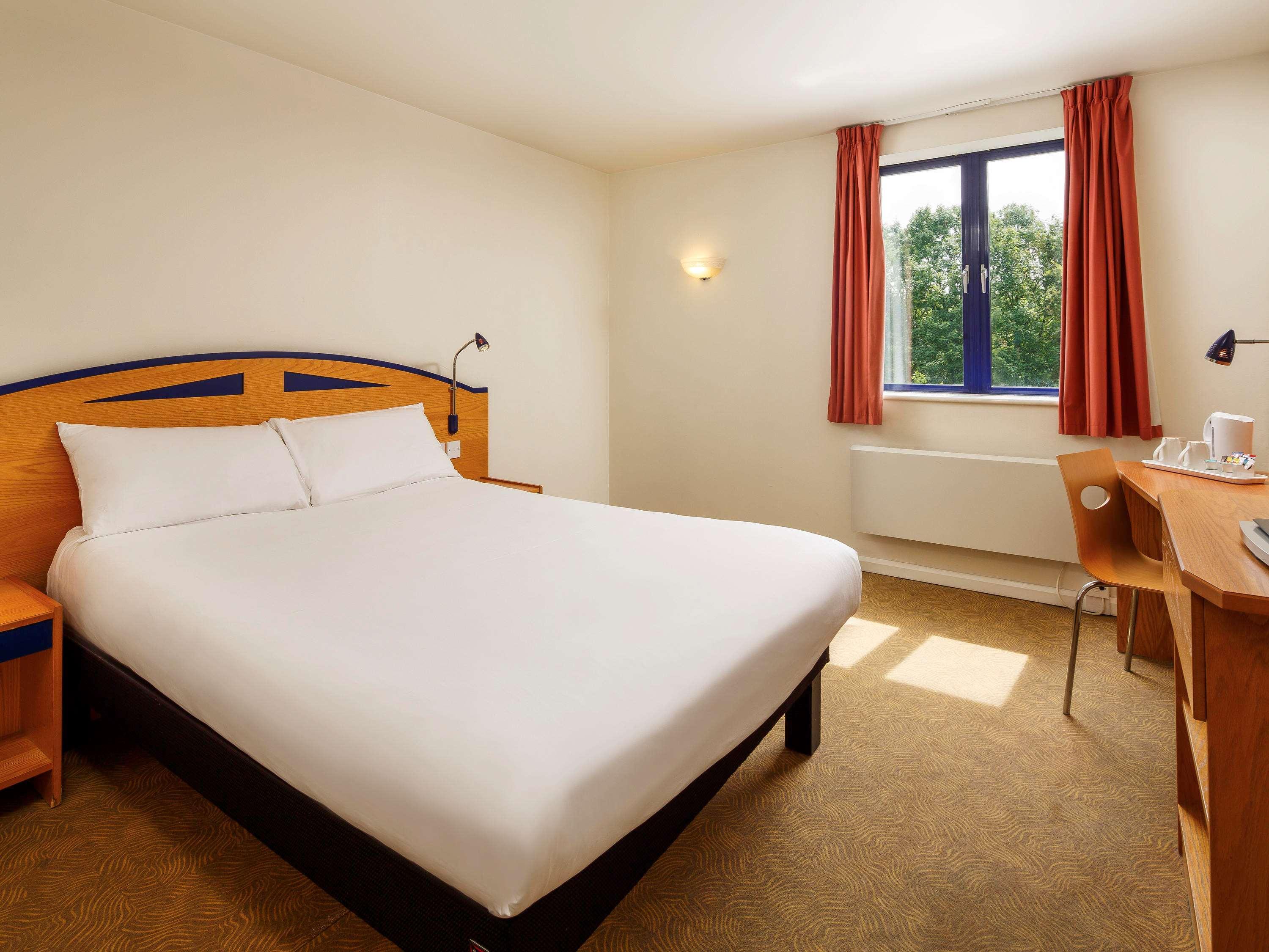 Ibis Wellingborough Hotel Exterior foto