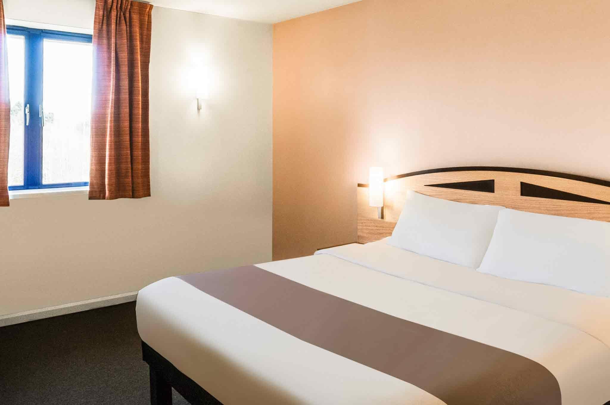 Ibis Wellingborough Hotel Exterior foto