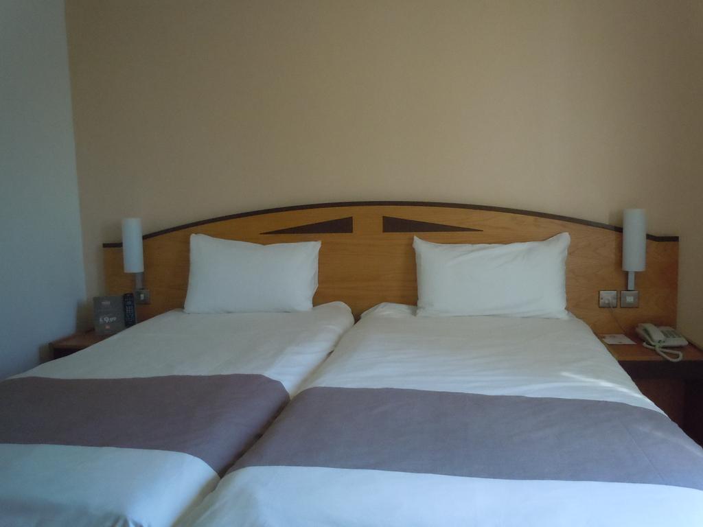 Ibis Wellingborough Hotel Exterior foto