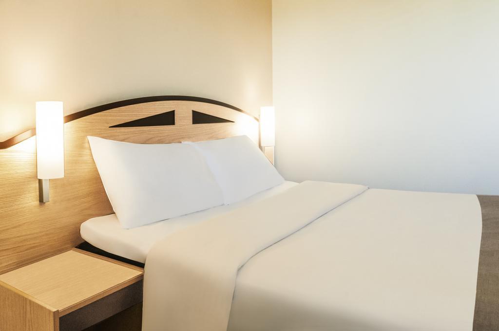 Ibis Wellingborough Hotel Exterior foto